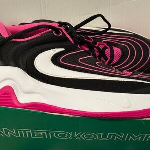 Nike Giannis youth 6.5 Black and Pink Sneakers NWT